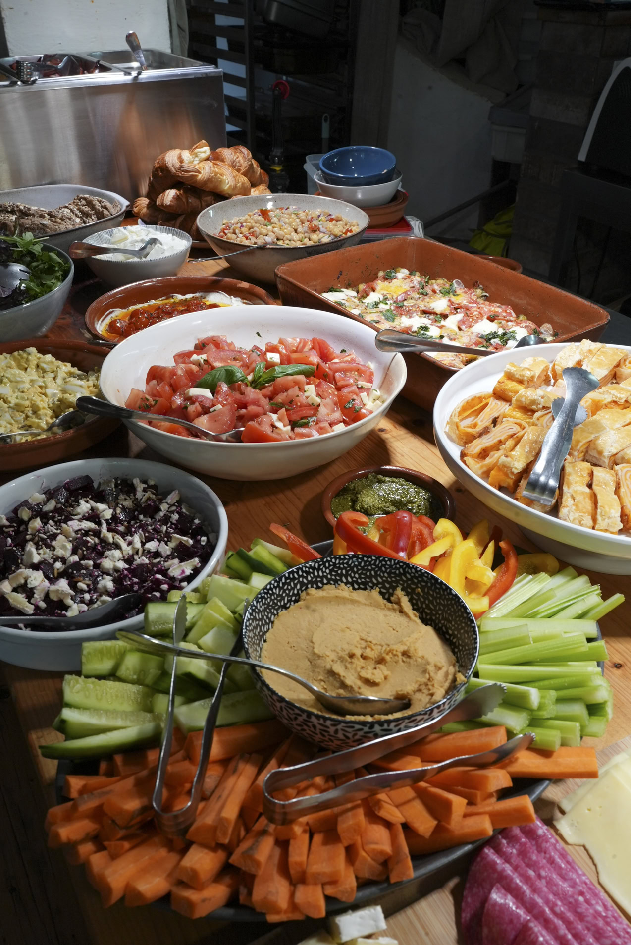 healthy-breakfast-and dinner-algarve healthy half-board meals at the Algarve surf camp