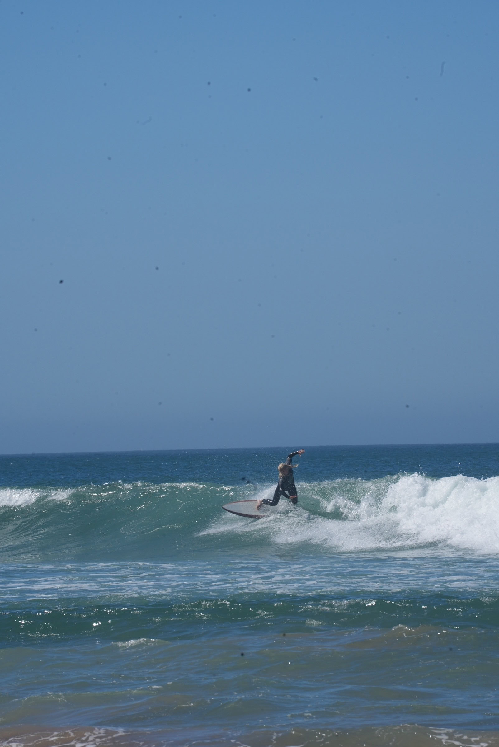 Advanced surfer making an aggressive turn on a green wave — Algarve