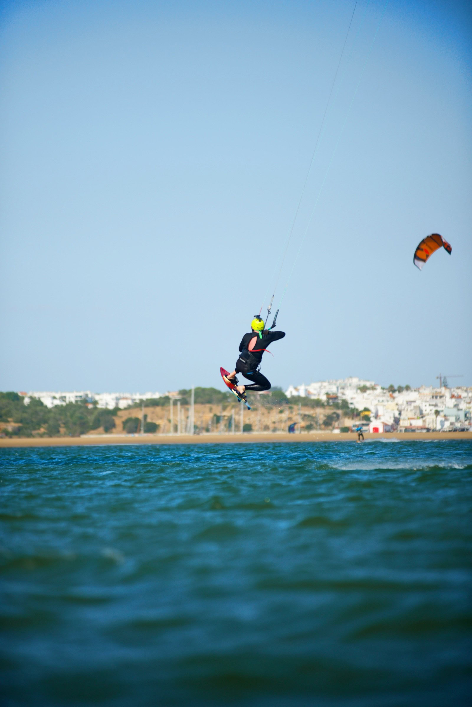 Kitesurf advanced instructor jumping over Alvor lagoon Lagos