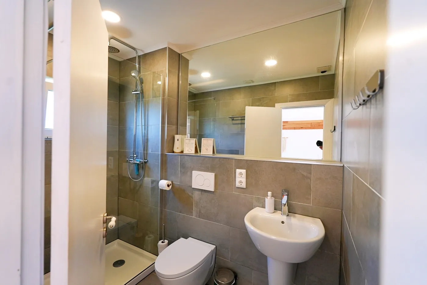 Bungalow bathroom with shower at Algarve Watersport